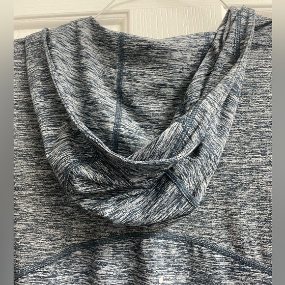 Women’s NIKE running pullover size M - Picture 3 of 8